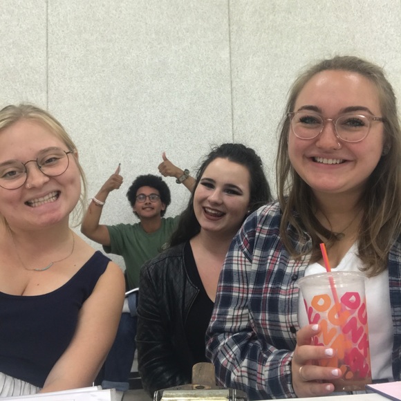 Meet your Posher, Amanda - Picture 3 of 7